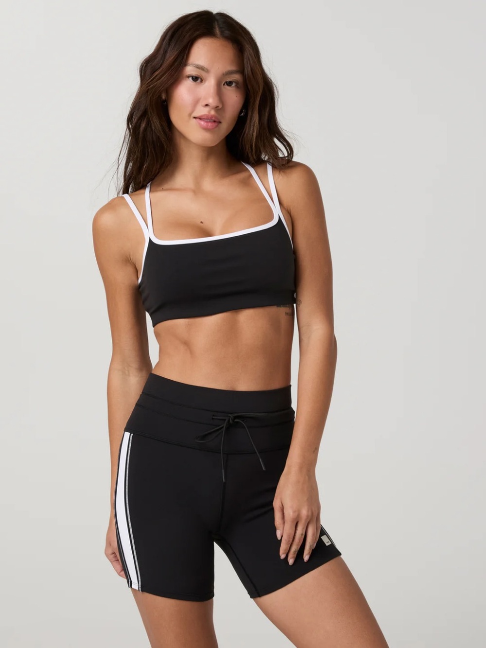 Vuori set in black
